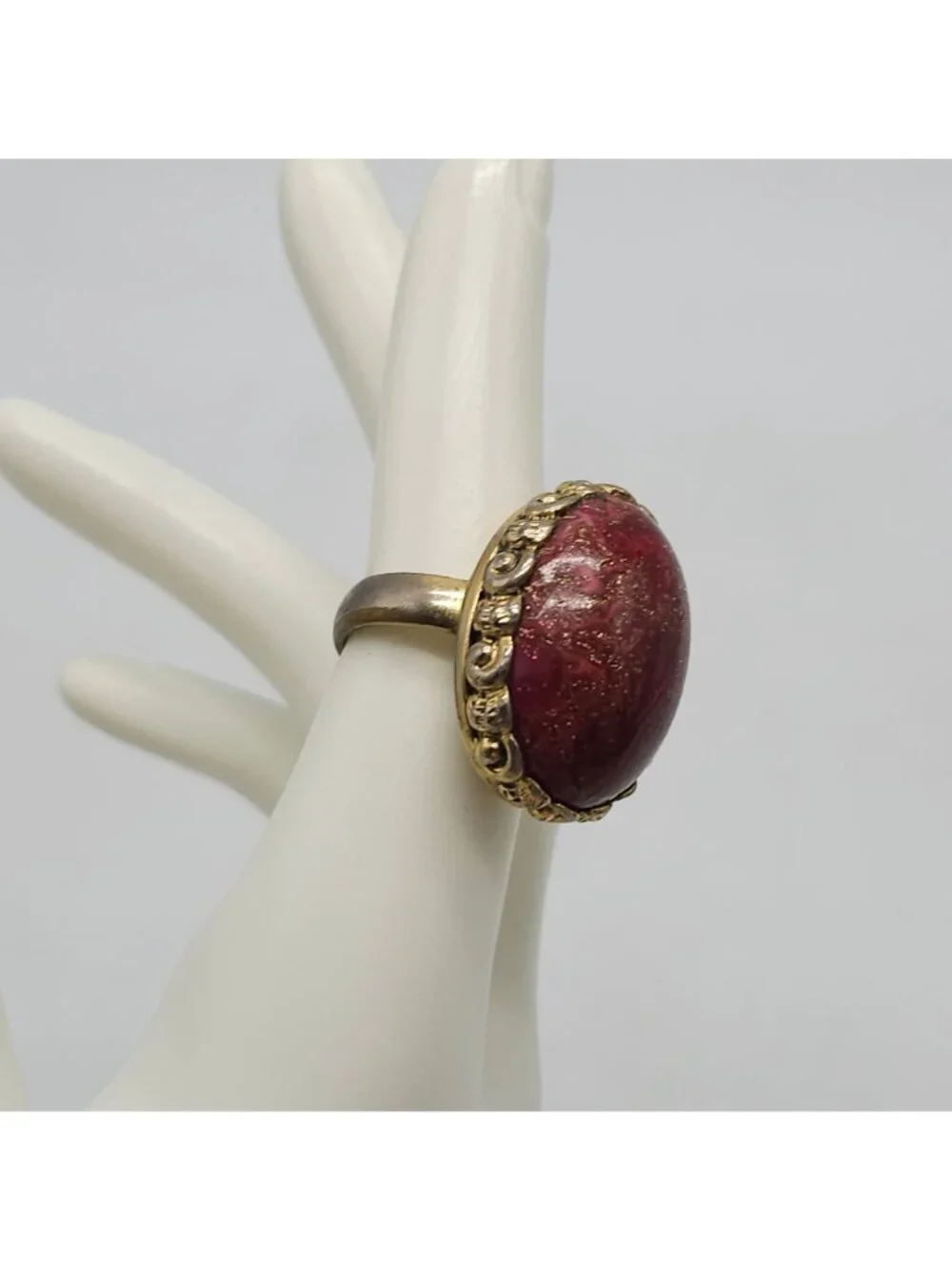 Whiting And Davis Gold Tone Red Sparkle Cabochon Oval Cocktail Ring 7